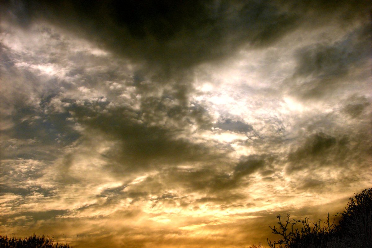 How to Find the Most Active Kalshi Markets Before You Trade - storm clouds dramatic sky (photo 2)