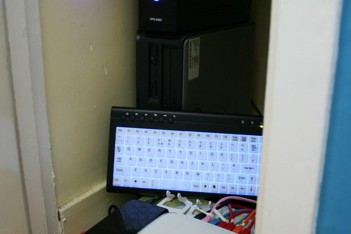 Kalshi API Tiers and Rate Limits: What Active Traders Should Know - server room lights (photo 1)