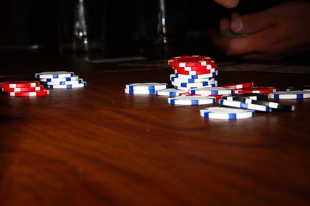 Kalshi vs Manifold Markets: Real Money vs Play Money