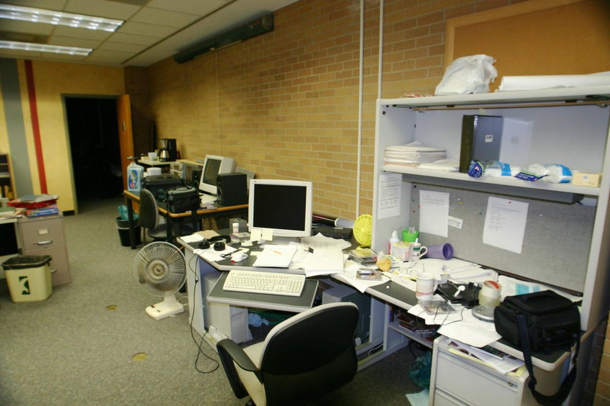 Unemployment Rate Markets on Kalshi: How to Position - office workers desks computers (photo 2)